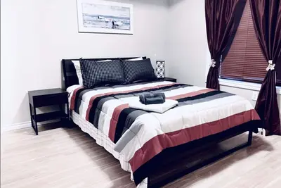 Image de Ice District 2bdrm A/C Condo W/Laundry + U/Parking