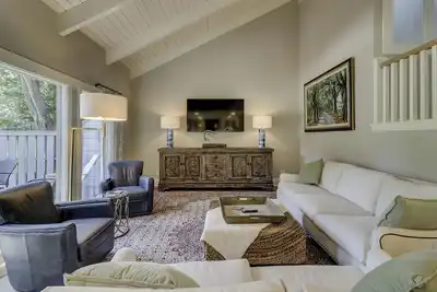 Image de Completely renovated Harbour Town villa, located right on the golf course