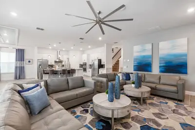 Image de Happiest House on Earth | 6, 451 sq. ft