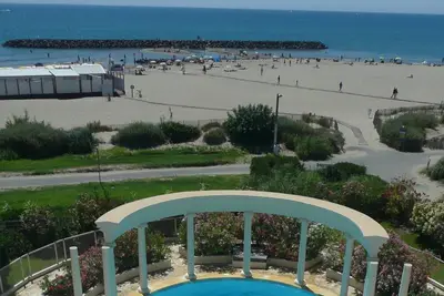 Image de L'Écrin de Circé - Apartment directly on the beach. Air conditioning, fiber, parking.