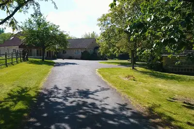 Image de Tranquil, converted barn annex, spectacular gardens