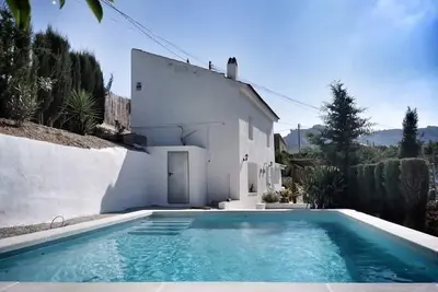 Image de Detached country house with private pool, gardens & parking, perfect for family