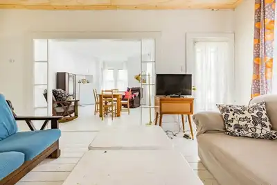 Image de Entire Renovated Country House, Sleeps 7, Pets, Creek Across the Street