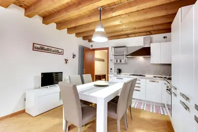 Image de New apartment, wi-fi and air conditioning, comfortable and quiet.