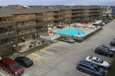 Image de Beach Front Condo @ Outer Banks Beach Club, 3 Pools, closest to beach, & shops