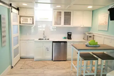 Cozy Studio Condo, short walk to Downtown Saugatuck, courtyard water view