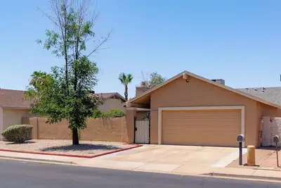 Image de Waterfront Vacation Home Executive Rental-peaceful residential Lake neighborhood