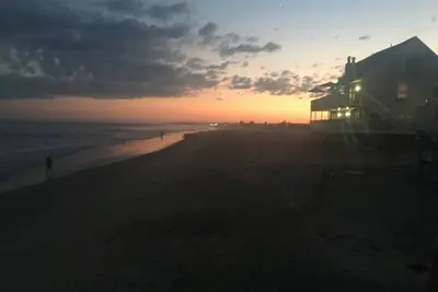 Image de On The Beach <br>2 bed 1 bath 350 feet of private beach on Misquamicut Beach