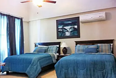 Image de 3bd Beachfront condo, top floor with sea views, guest friendly near clubs