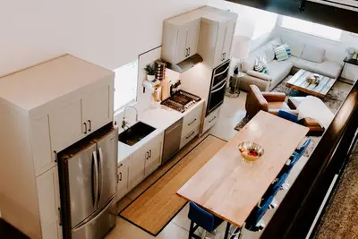 Image de Gorgeous Industrial Loft with Open Concept