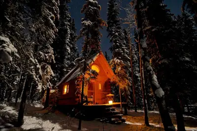 Image de Birdhouse\/ Off-the-grid Cabin, Marsh Lake, Yt