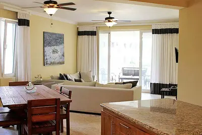 Image de Groundfloor luxury condo with sea views in beachfront resort