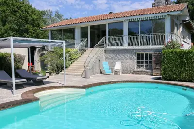 Image de Belle maison de vacances privée pour 6 personnes avec Wifi, piscine privée, Tv et terrasse