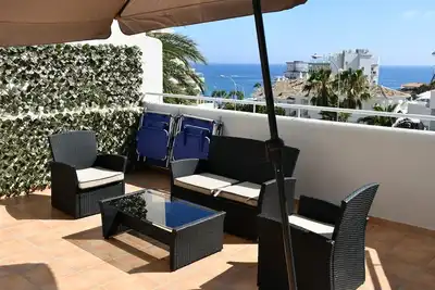 Image de BenalBeach Lux. Grande terrasse avec jacuzzi privé. Devant la plage. 4 personnes