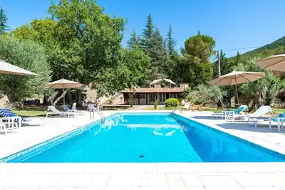 Image de La Bastide du Riou - Domaine d'exception privatisé avec sa grande piscine