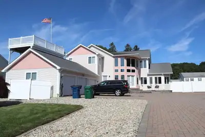 Image de New Listing! Luxury retreat on the Long Island Sound