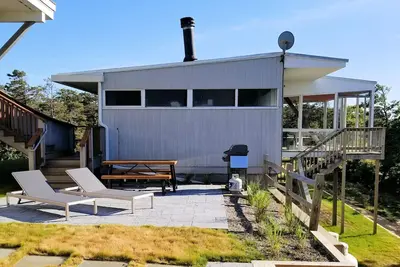Image de Great Island 5bd Mid-Century Modern Home--A/C, Outdoor Shower & Screen Porch, Short walk to beach