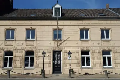 Exclusive authentic mansion (16p) near Maastricht