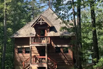 Image de Lakefront Home on Private Cove in Desirable Upper Lake Keowee Location