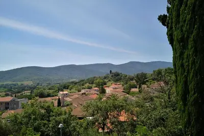 Image de Mas Provencal avec jolie vue sur la montagne des Maures
