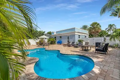 Image de Enjoy the Florida Keys like a local with this Private Waterfront Home with Pool