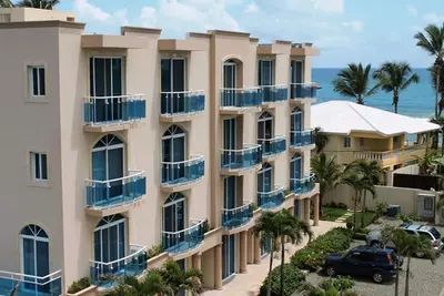 Image de 2-floor condo with balcony and sea views in oceanfront residence