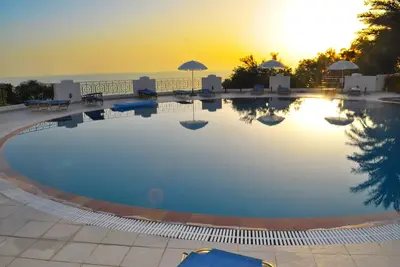 Image de Studio mit Pool Maria am Agios Gordios