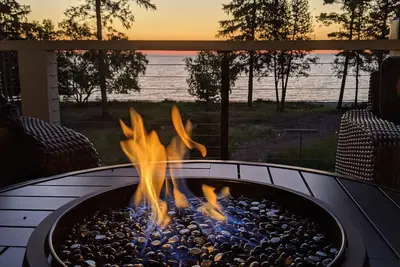 Image de Stunning Beachfront Home, Sauna! Several days available in June & August 2026