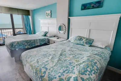 Image de New appliances & direct oceanfront on a low level!