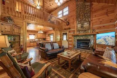 Image de Lions Den- Luxury High Country Mountain Escape!