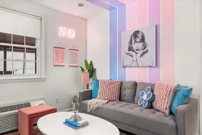 Image de The Swiftie Suite • Taylor themed Oasis in Midtown