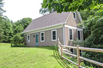 Image de 1810 Brook Side Mill/House / Ev Level 2 Charging on Site