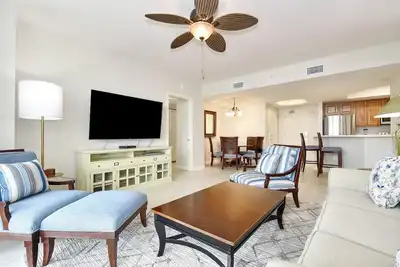 Image de Contemporary condo w/beach views from private balcony!