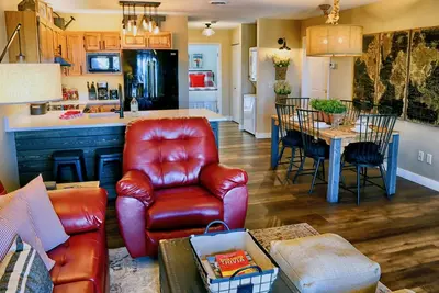 Image de Newly Remodeled Condo at Terry Peak Ski Area with Hot Tub & Pool/Sauna Access