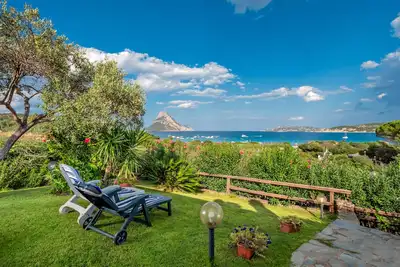 Image de Petite maison Porto Taverna, à 80 m de la plage, avec terrasse privée et jardin