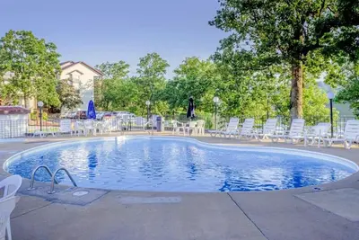 Image de Branson Condo on Table Rock with Lake Views and Pool and WiFI near Silver Dollar