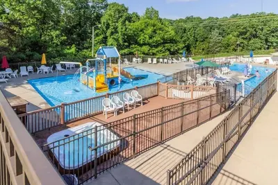 Image de Branson Condo at Stonebridge Golf Resort with Pool and Wi-Fi near Silver Dollar
