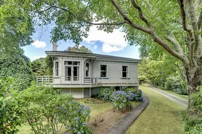Image de Elegant Villa Nestled In The Trees