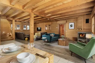 Image de Chalet Luxe | Le Milan Noir | Centre de Morzine, Jacuzzi, Sauna, 14 Personnes