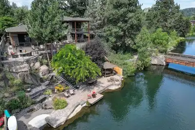 Image de Riverfront Paradise includes Sup, Kayaks, floating equipment, 3 Masters, Hot Tub, Near Downtown