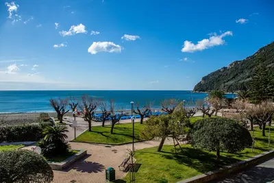 Image de Sur la plage, vue sur la mer, magnifique maison de vacances