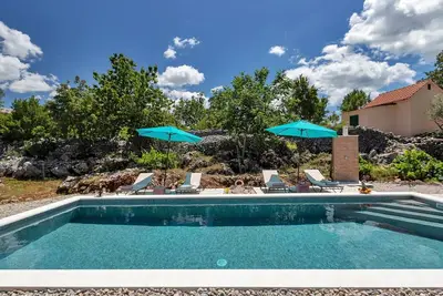 Image de Maison de vacances indépendante avec piscine privée, chauffée, animaux acceptés
