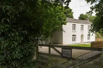Image de 9 Copes Gardens, pet friendly, with open fire in Truro