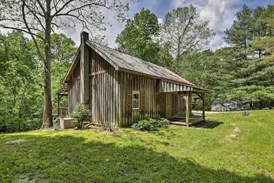 Image de Waters Edge Retreat w/ Deck on Patoka Lake!