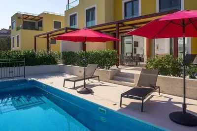 Image de Maison de vacances pour 12 personnes env. 300 qmà Slatine, Dalmatie (Centre de la Dalmatie)