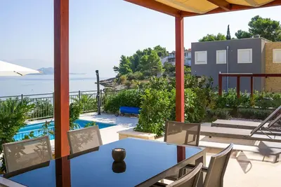 Image de Maison de vacances pour 12 personnes env. 300 qmà Slatine, Dalmatie (Centre de la Dalmatie)