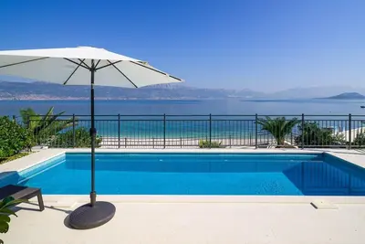 Image de Appartement de vacances pour 6 personnes env. 150 qmà Slatine, Dalmatie (Centre de la Dalmatie)