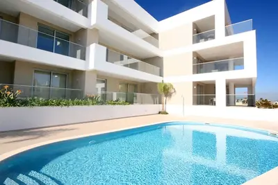 Image de Luxury 2 Bedroom Apt w/ Amazing Sea Views, Communal Pool & Jacuzzi, near Beach