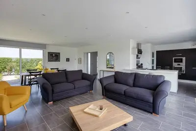 Image de La Fauconnière - Trois Chambres Maison, Couchages 6