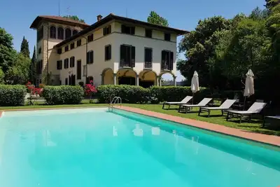 Image de Authentic & Luxurious Estate: Pool - Tennis - View
